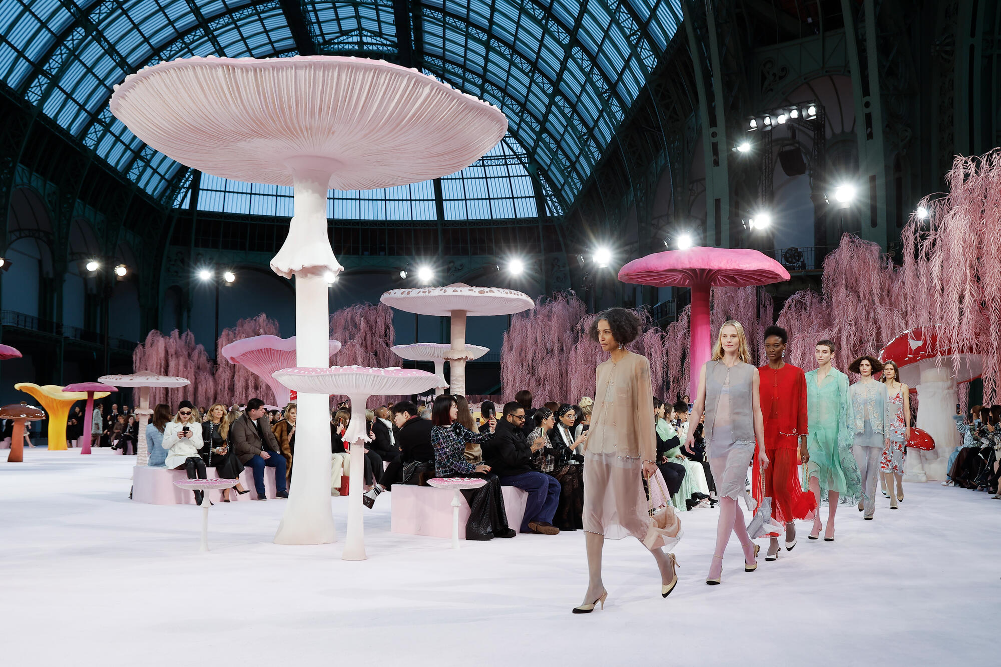 质感回归:Matthieu Blazy 与他重新定义的“新高级主义”插图 质感回归:Matthieu Blazy 与他重新定义的“新高级主义”插图